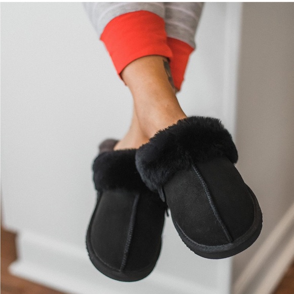 Fireside by Dearfoams Sydney Water Resistant Genuine Shearling Scuff Slipper - Picture 2 of 7
